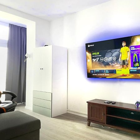 Jaybnb - Gaming Apartment Ps5 65 Zoll 4K Tv Wohnung Mit Balkon Dortmund Luaran gambar